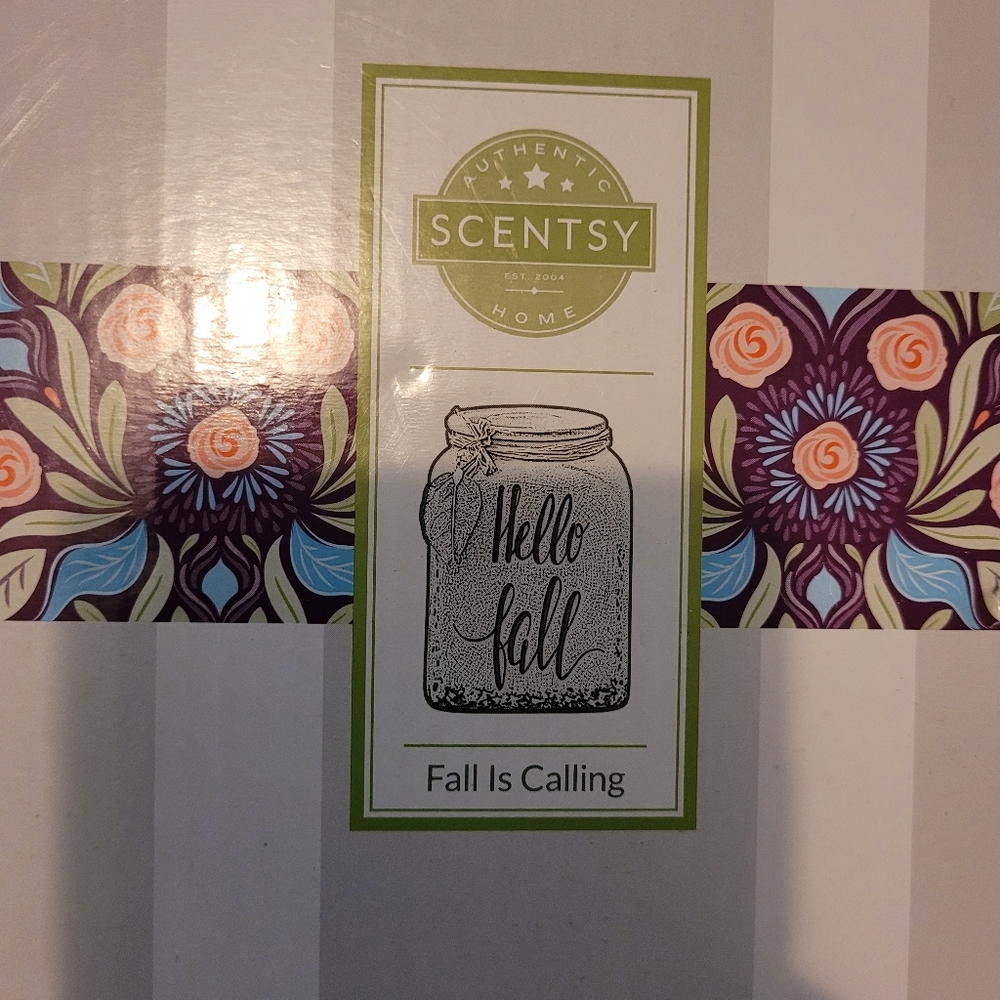 Brand new in box SCENTSY WARMER